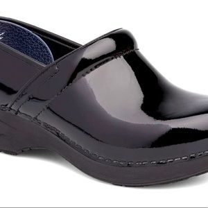 Women’s Size 40 Dansko Patent Black Clogs. *Lightly Used*